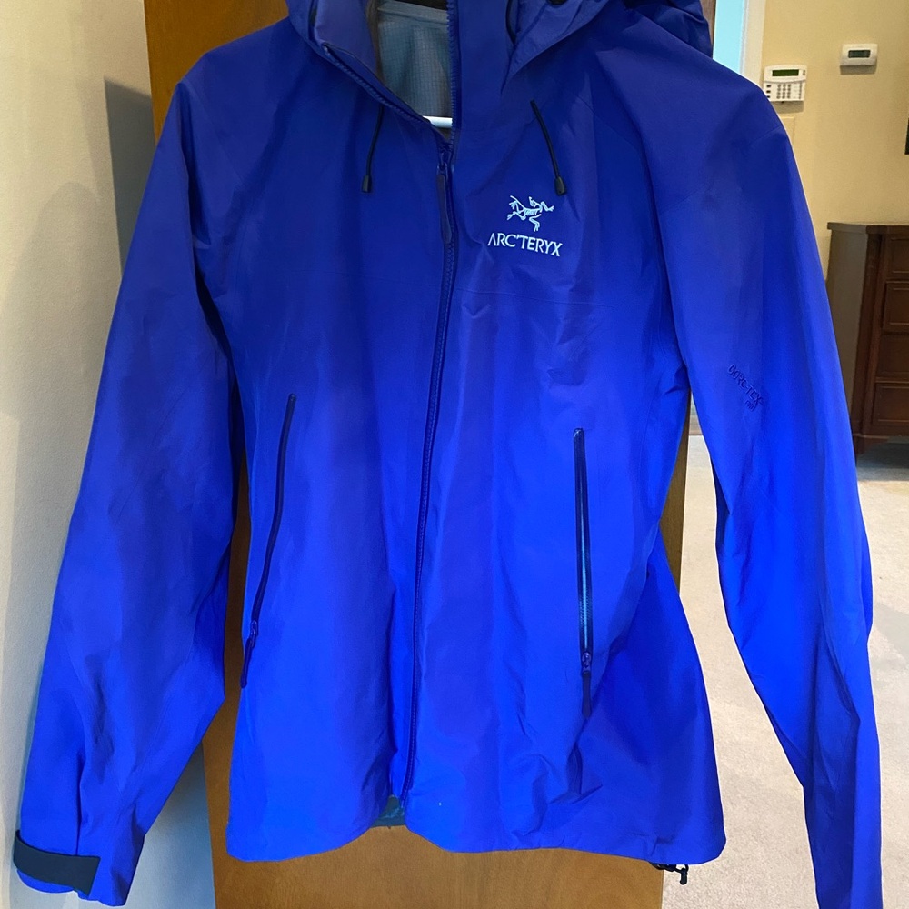 Arc'teryx Beta AR Women's Blue Jacket (GORE-TEX PRO) - Medium